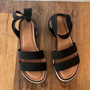 Black elastic strap sandal